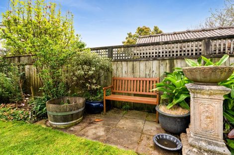 Photo of property in 35 Cameron Street, New Plymouth, 4310