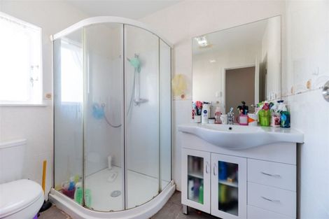 Photo of property in 9 Stephen Avenue, Henderson, Auckland, 0610