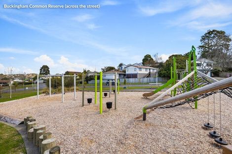Photo of property in 5 Elizabeth Drive, West Harbour, Auckland, 0618