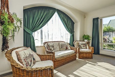 Photo of property in 1b Knightsbridge Place, Taradale, Napier, 4112