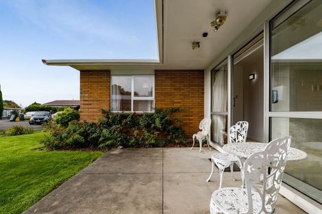 Photo of property in 8 Warren Place, Frankleigh Park, New Plymouth, 4310