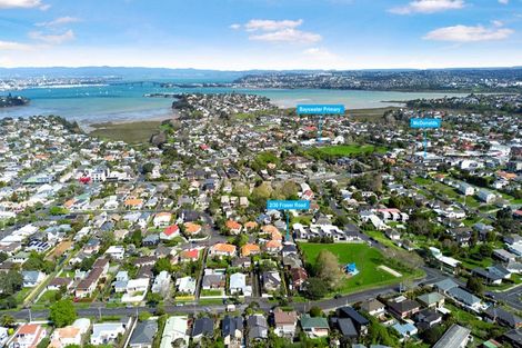 Photo of property in 2/30 Fraser Road, Narrow Neck, Auckland, 0624