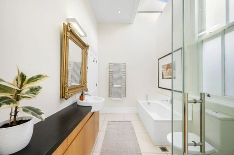 Photo of property in 18 Central Terrace, Kelburn, Wellington, 6012