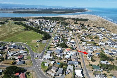 Photo of property in 22 Nelson Street, Foxton Beach, Foxton, 4815