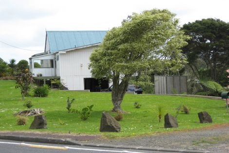 Photo of property in 2 The Terrace, Herald Island, Auckland, 0618