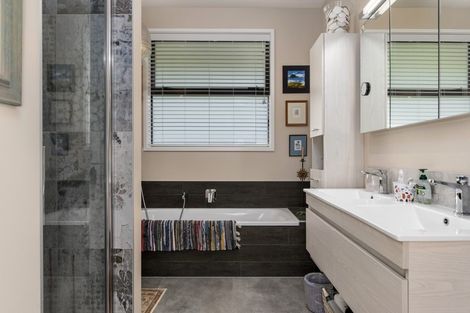 Photo of property in 49 Lakeside Terrace, Omokoroa, 3114