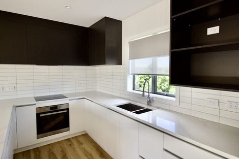 Photo of property in 3/94 Target Road, Totara Vale, Auckland, 0629