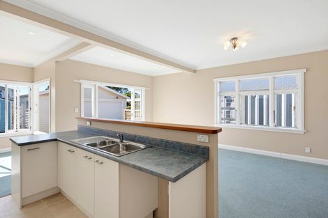 Photo of property in 6 Adrian Grove, Waikanae Beach, Waikanae, 5036