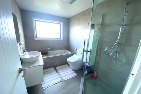 Photo of property in 4a Priestley Drive, Bucklands Beach, Auckland, 2014