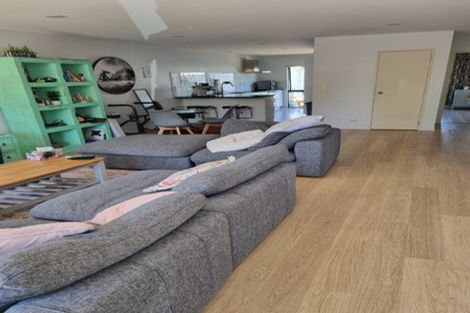 Photo of property in 6 Els Close, Golflands, Auckland, 2013