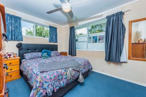 Photo of property in 21 Donovan Avenue, Massey, Auckland, 0614