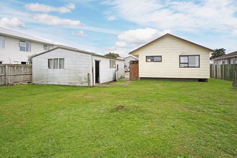 Photo of property in 17 Pukeroa Place, Papakura, 2110