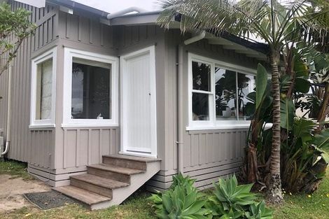 Photo of property in 27 Bournemouth Terrace, Murrays Bay, Auckland, 0630