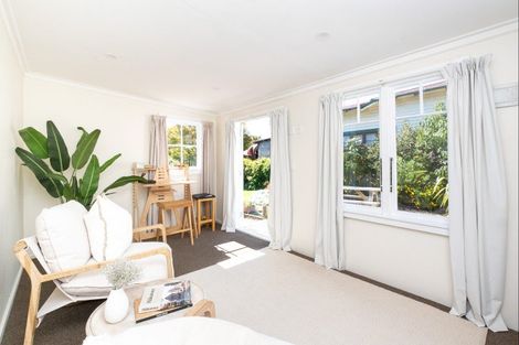 Photo of property in 35 Napier Terrace, Hospital Hill, Napier, 4110
