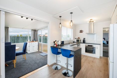 Photo of property in 32 Leander Place, Milson, Palmerston North, 4414