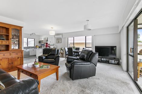 Photo of property in 2/108a Pakuranga Road, Pakuranga, Auckland, 2010