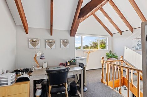 Photo of property in 4 Cargill Place, Frankleigh Park, New Plymouth, 4310