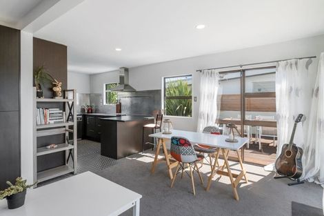 Photo of property in 6b Whitmore Grove, Waikanae Beach, Waikanae, 5036