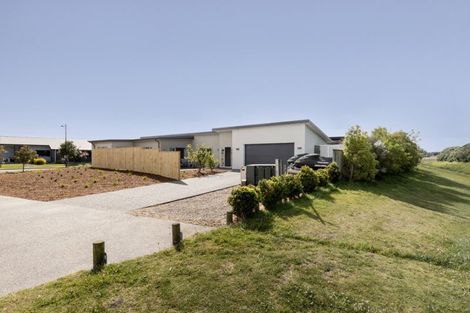 Photo of property in 87 Awatira Drive, Papamoa Beach, Papamoa, 3118