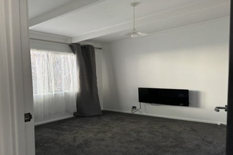 Photo of property in 17 Dundale Avenue, Blockhouse Bay, Auckland, 0600