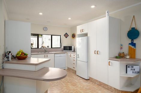 Photo of property in 36 Albatross Close, Whitby, Porirua, 5024