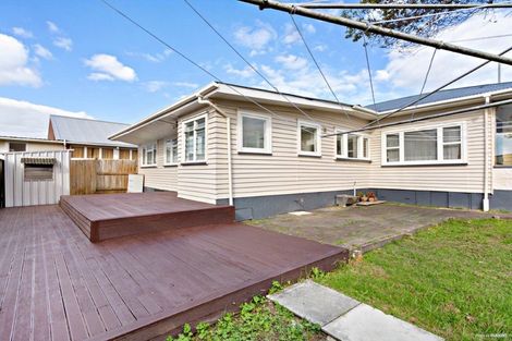 Photo of property in 3161 Great North Road, New Lynn, Auckland, 0600