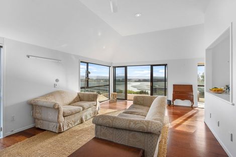 Photo of property in 20 Inverness Lane, Redcliffs, Christchurch, 8081