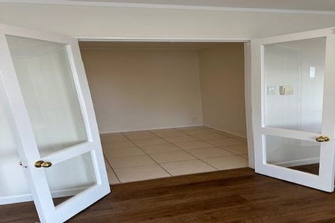 Photo of property in 1/9 Santiago Crescent, Unsworth Heights, Auckland, 0632