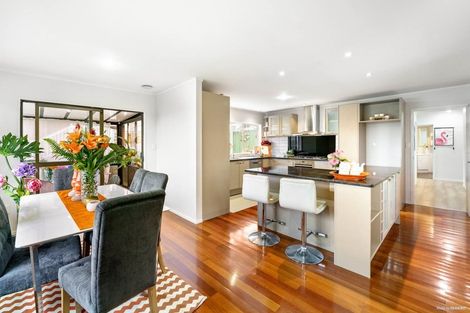 Photo of property in 14 Dalwhinnie Parade, Highland Park, Auckland, 2010