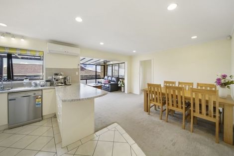 Photo of property in 94 Dalwhinnie Parade, Highland Park, Auckland, 2010