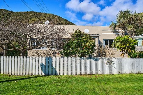 Photo of property in 7 Ames Street, Paekakariki, 5034