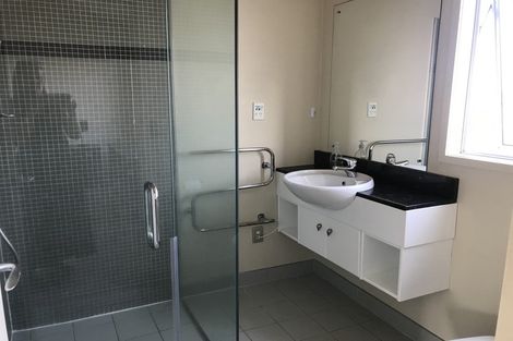 Photo of property in 6m Carlton Gore Road, Grafton, Auckland, 1023