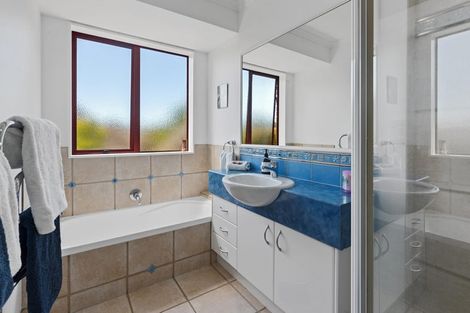 Photo of property in 101 Te Wharau Drive, Greenhithe, Auckland, 0632