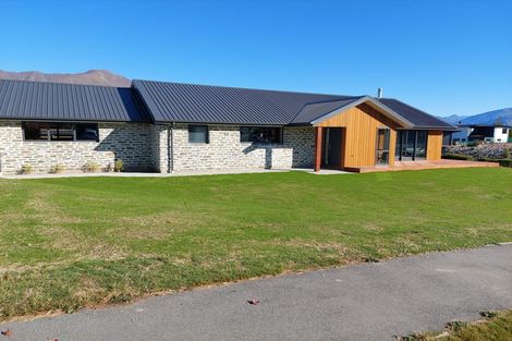 Photo of property in 23 Kereru Crescent, Wanaka, 9305