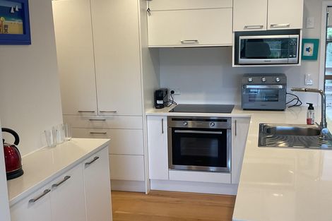 Photo of property in 11 Hillside Crescent, Leigh, 0985