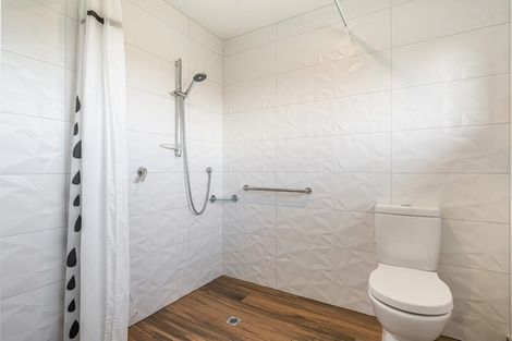 Photo of property in 143 Whangaparaoa Road, Red Beach, 0932