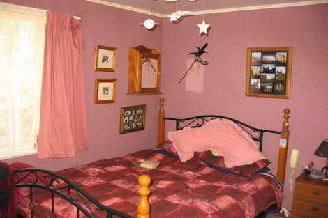 Photo of property in 26 Holmes Grove, Naenae, Lower Hutt, 5011