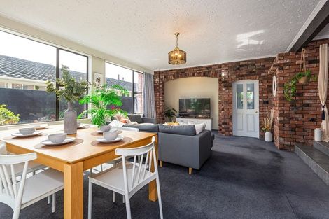 Photo of property in 327 Avonhead Road, Avonhead, Christchurch, 8042