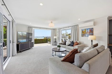 Photo of property in 2 Callender Place, Shelly Park, Auckland, 2014