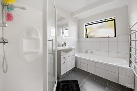 Photo of property in 2/40 Savoy Road, Glen Eden, Auckland, 0602