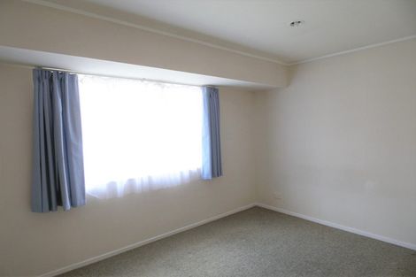 Photo of property in 72 Kingdale Road, Henderson, Auckland, 0610