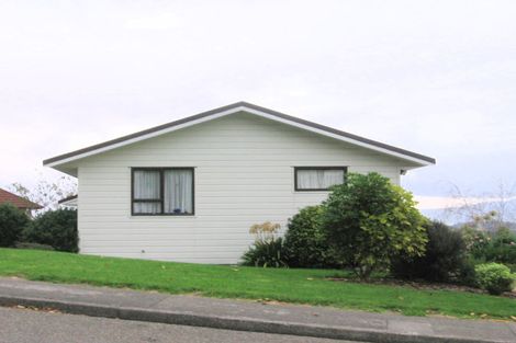 Photo of property in 16 Amokura Street, Waikanae, 5036