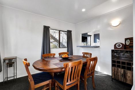 Photo of property in 92 Heta Road, Highlands Park, New Plymouth, 4312
