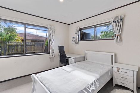 Photo of property in 1/5 Colleen Norma Place, Half Moon Bay, Auckland, 2012