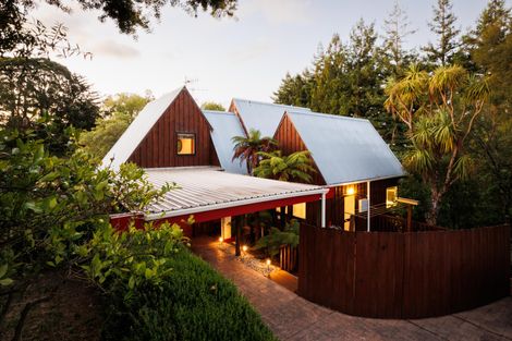 Photo of property in 43 Springdale Grove, Fitzherbert, Palmerston North, 4410