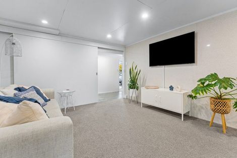 Photo of property in 2/85 Sylvan Avenue, Northcote, Auckland, 0627