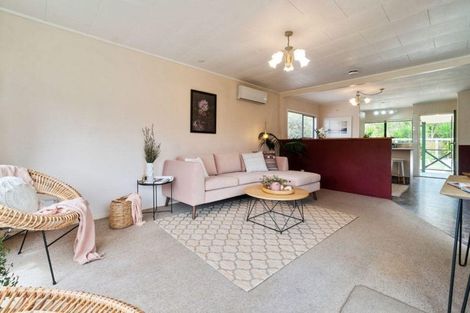 Photo of property in 21 Redlands Grove, Swanson, Auckland, 0612