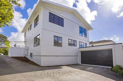 Photo of property in 1/28 Knights Road, Rothesay Bay, Auckland, 0630