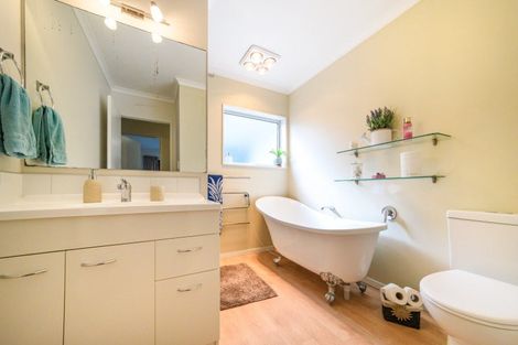 Photo of property in 34 Ruapehu Drive, Fitzherbert, Palmerston North, 4410