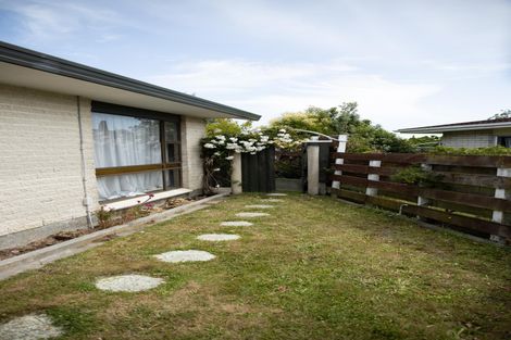 Photo of property in 18 Cecil Place, Cloverlea, Palmerston North, 4412